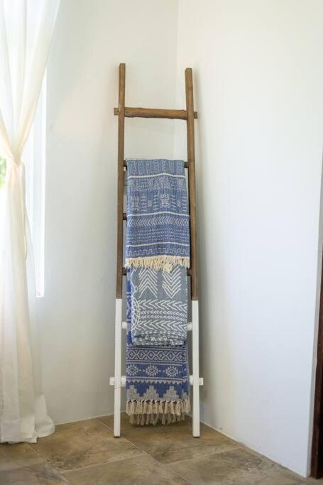 Ivy'S Cove Beach Side Condo - Luxury Villa Whitehouse Ngoại thất bức ảnh