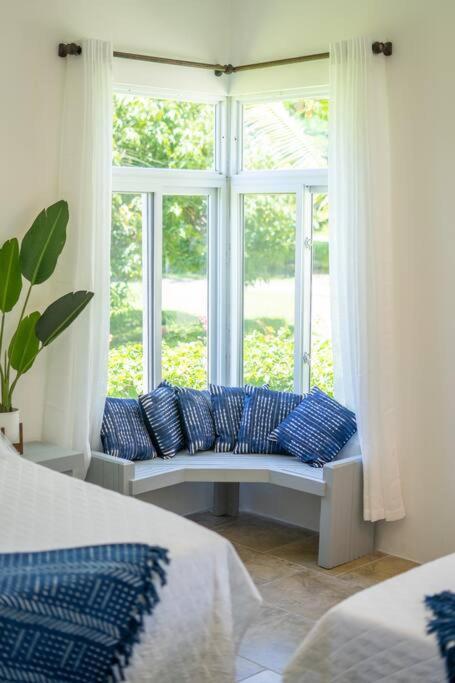 Ivy'S Cove Beach Side Condo - Luxury Villa Whitehouse Ngoại thất bức ảnh
