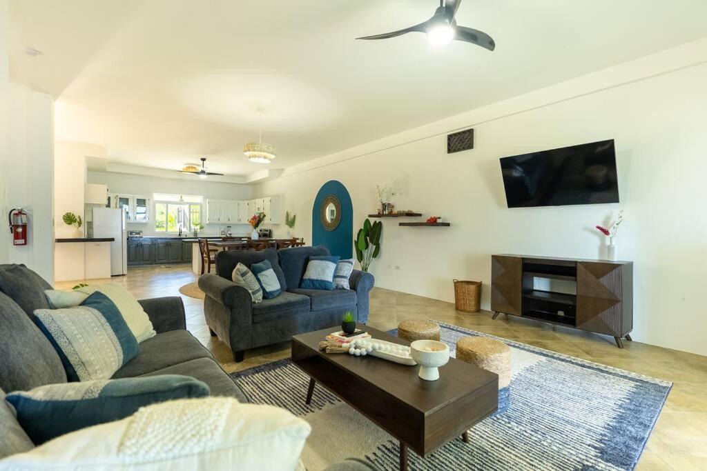 Ivy'S Cove Beach Side Condo - Luxury Villa Whitehouse Ngoại thất bức ảnh