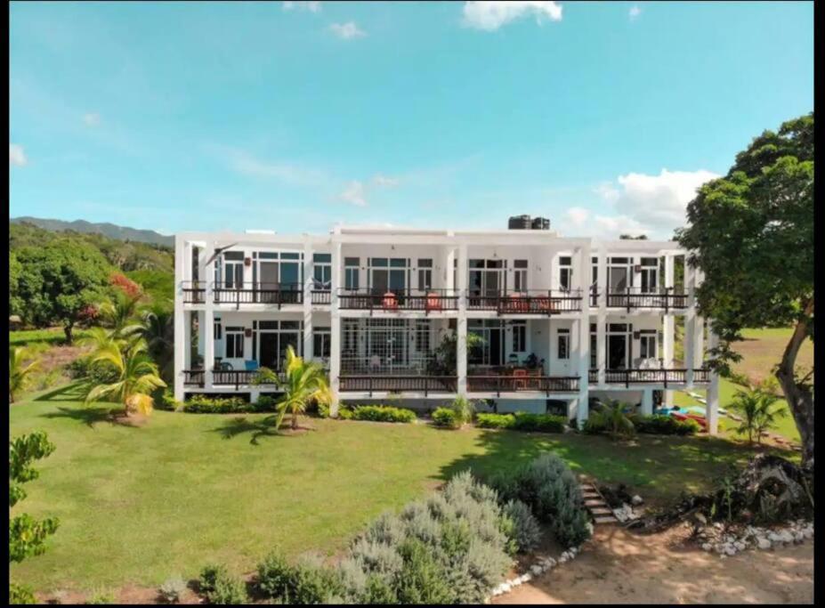 Ivy'S Cove Beach Side Condo - Luxury Villa Whitehouse Ngoại thất bức ảnh
